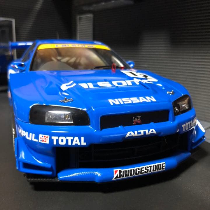 未展示品　オートアート1/18 JGTC 2002 カルソニック スカイライン