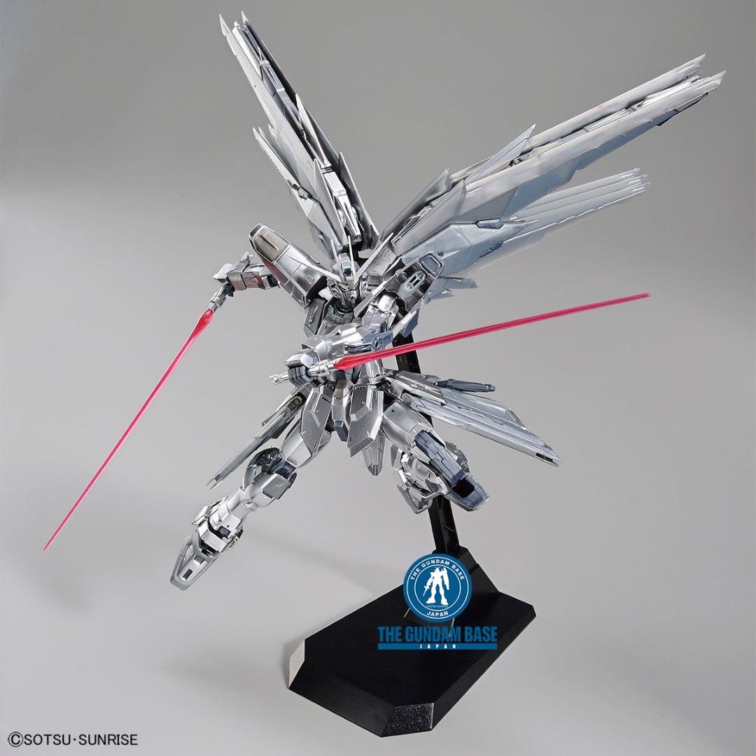 MG フリーダムガンダム Ver.2.0 [シルバーコーティング]