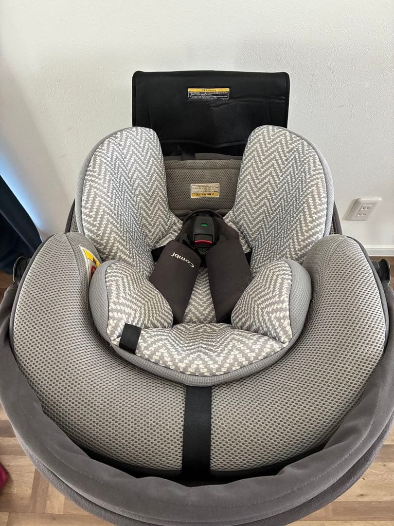 Combi チャイルドシート 新生児〜4歳 ISOFIX対応