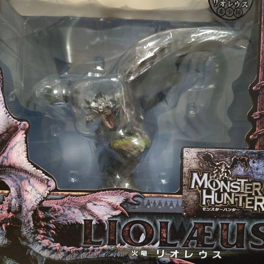モンスターハンター　リオレウス　 フィギュア　限定版　銀火竜　リオレウス希少種