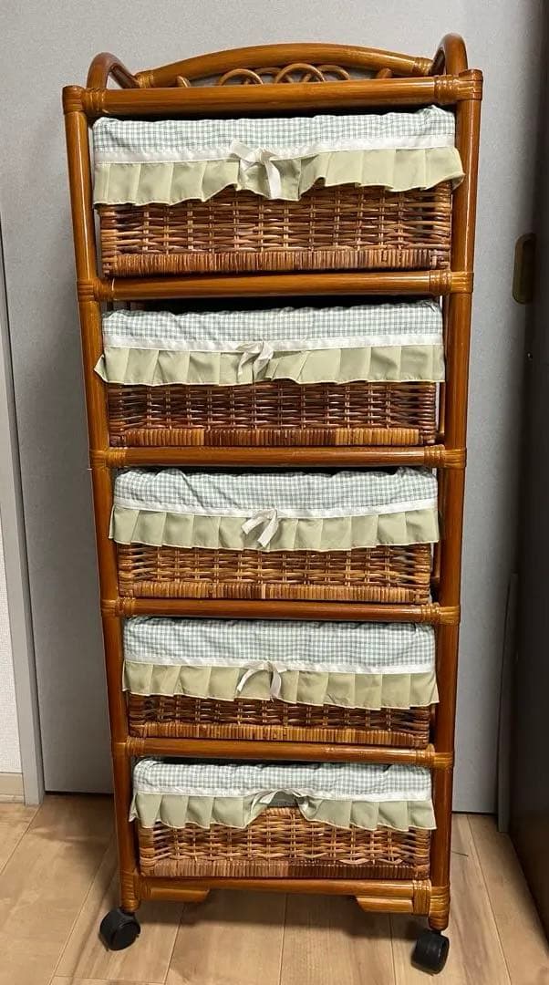 ラタン家具　籐家具　ラタンのチェスト　引出し5個　レトロ家具　キャスター付き