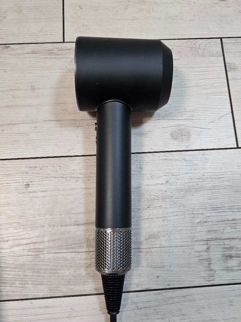 年始限定価格保証付き　ダイソン　メンテナンス済み　dyson hd08　ブラック