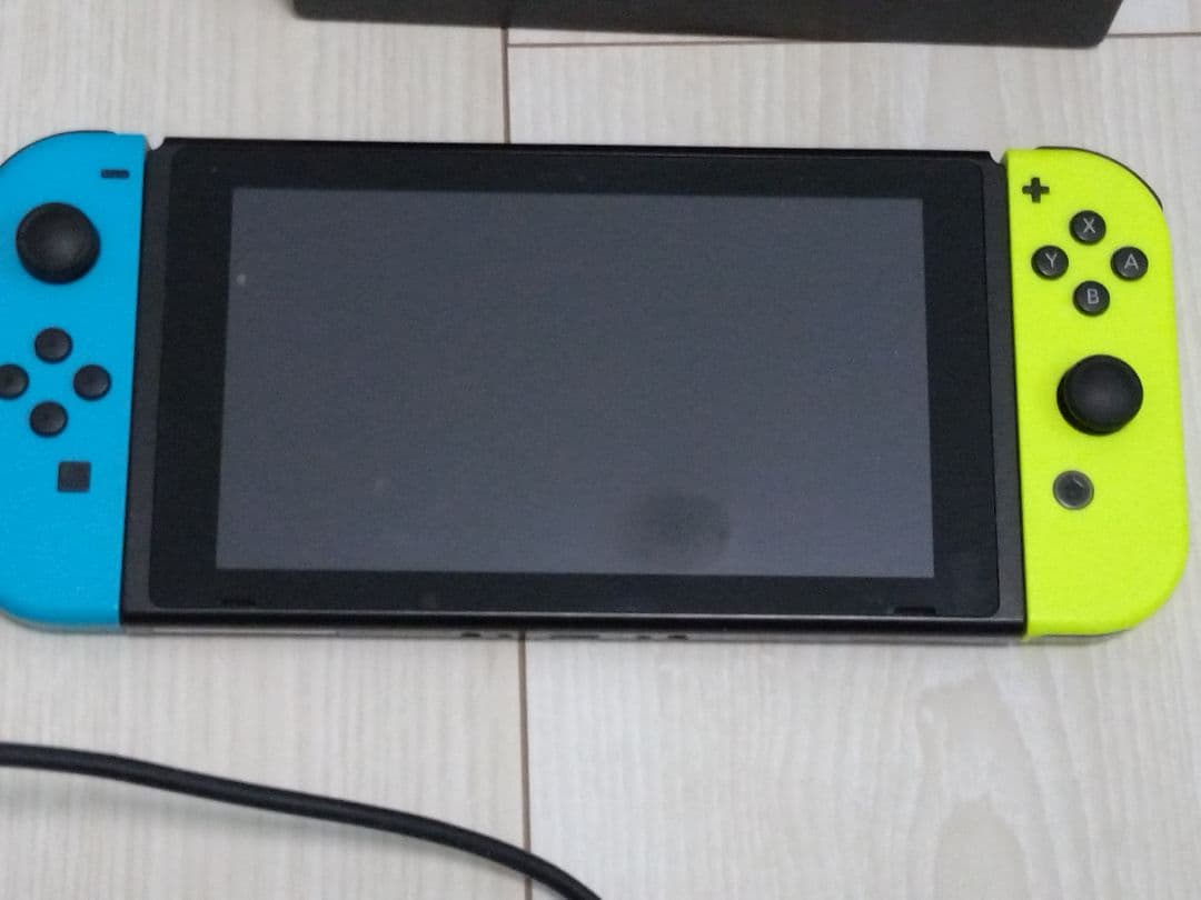 ゲ*ぴ様 Nintendo Switch 本体、ドック、充電器、、ホリコン付き