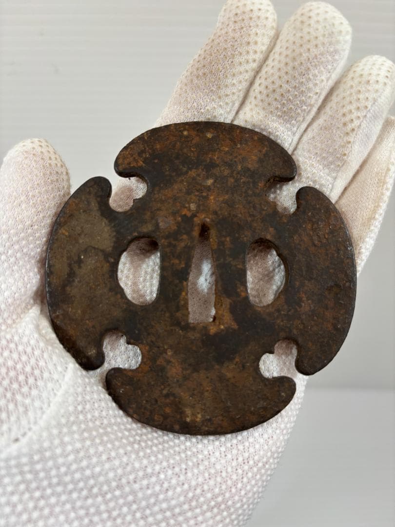 鍔(つば)　鉄製　無銘　木瓜形　日本刀　アンティーク