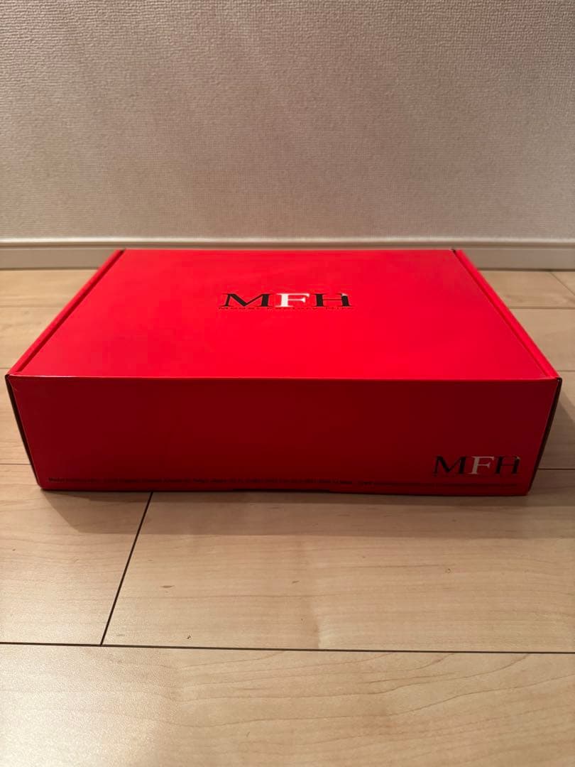 未組立　MFH製の412 T2プラモデルキット、詳細なパーツと説明書付き。