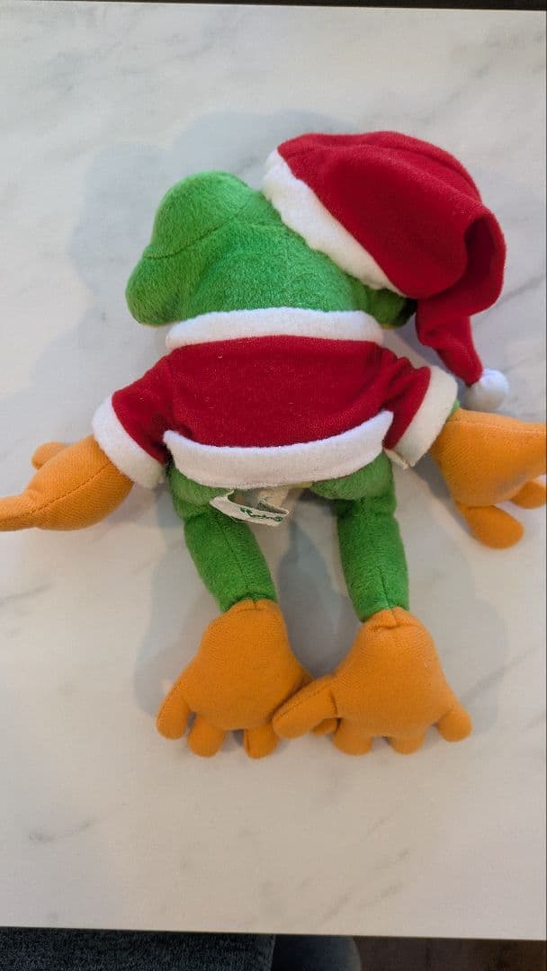 サンタのカエルぬいぐるみ