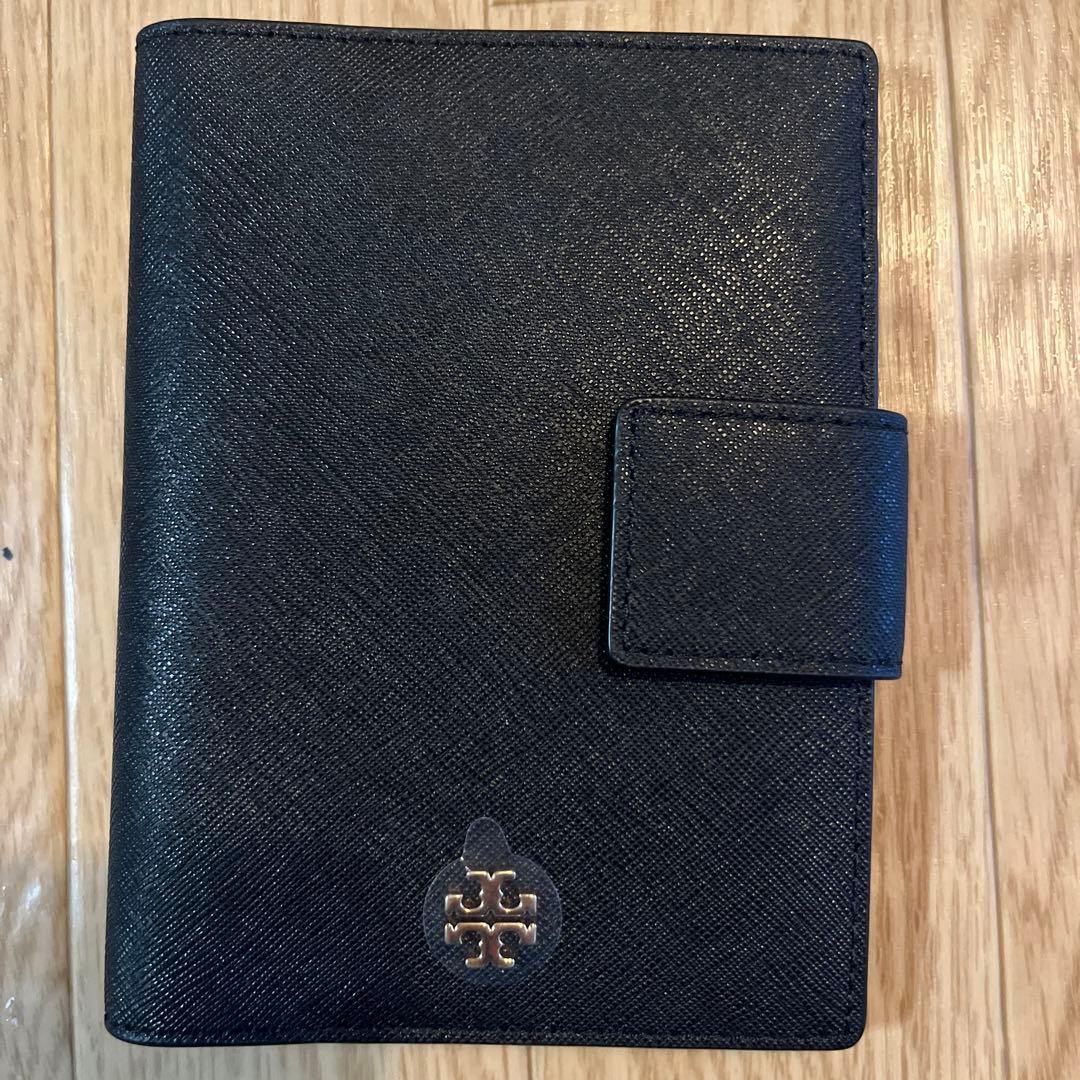 TORY BURCH ブラック パスポートケース