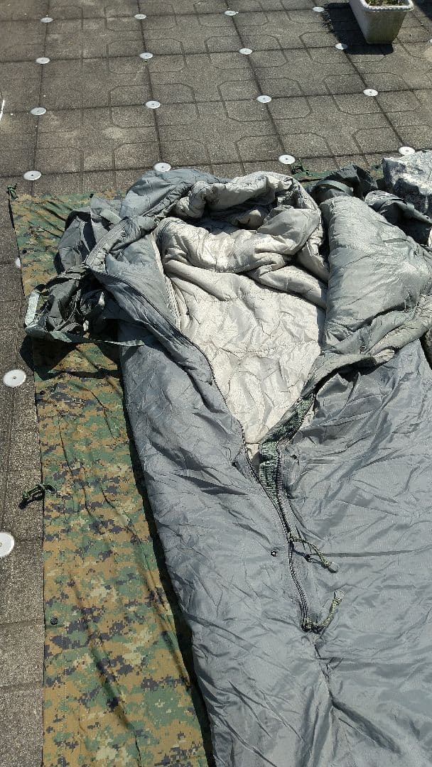 キャンプに! Wahiawaアメリカ陸軍 ACUモジュラースリーピングバッグ1個