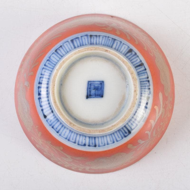 伊万里焼　赤絵金彩　花草人物文　盃　ぐい呑　時代箱付　C　9182