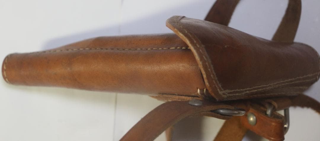 超貴重　旧陸軍　９４式自動拳銃用革製レプリカホルスター　　中古品