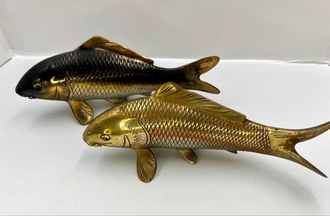 双鯉 在銘 金銀 ２匹揃 金属工芸 置物 縁起物 鯉 在銘