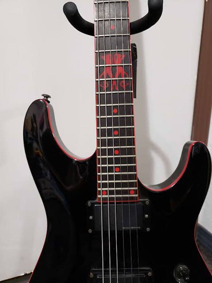 SCHECTER C-1 SHE DEVIL ブラック&レッド