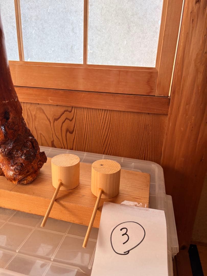 木製キノコデザインの置物