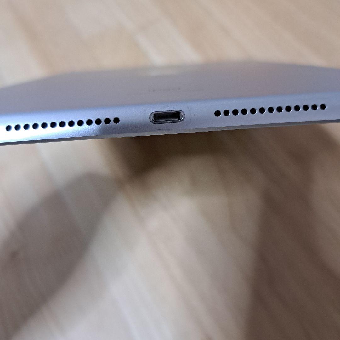 iPad (第7世代) シルバー 32GB　WiFiモデル