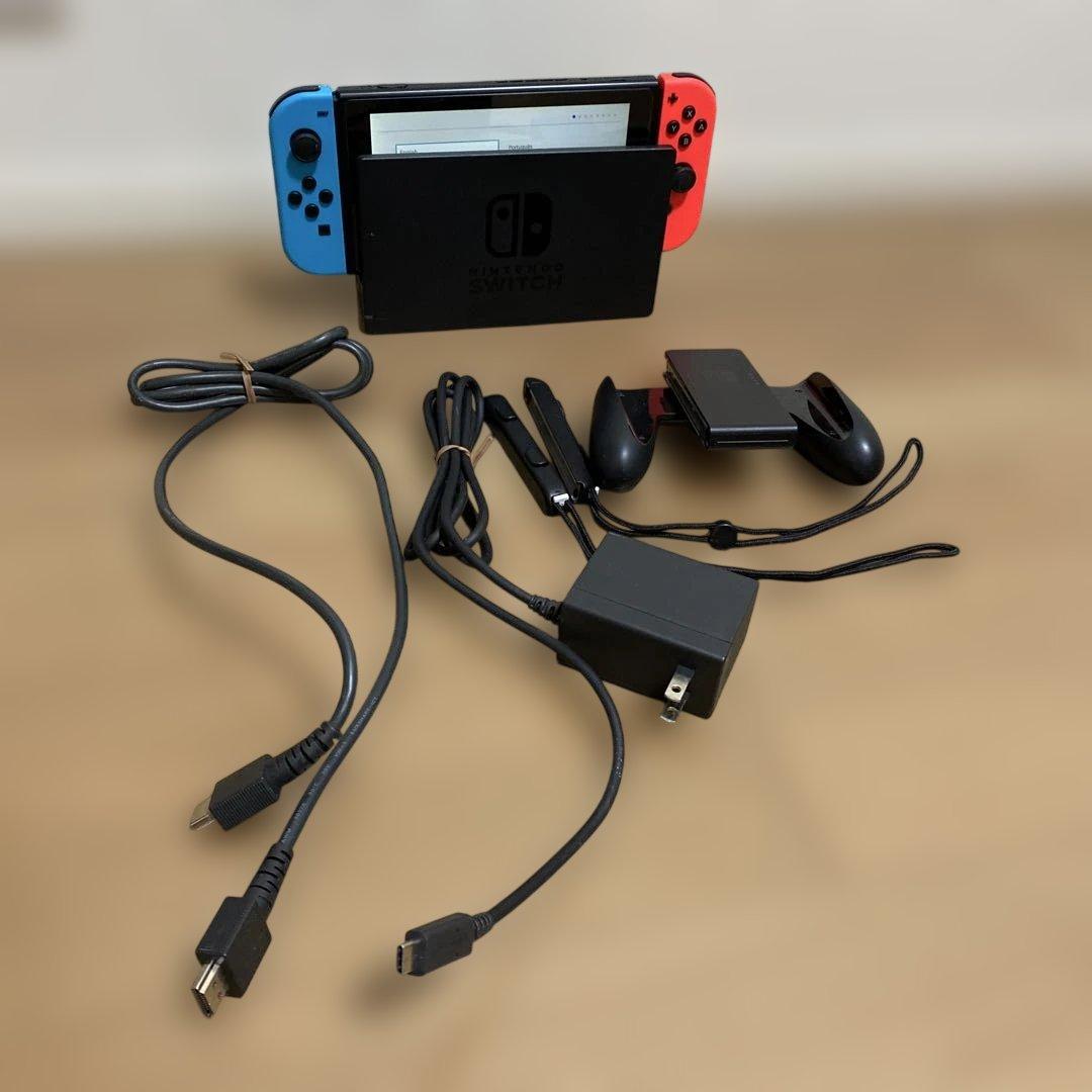 パ*チ様 Nintendo Switch と付属品