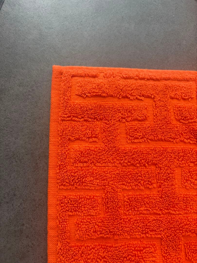 新品未使用　HERMES（エルメス）タオル95x55オレンジ