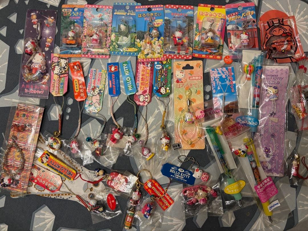 ご当地キティ　マスコット　根付けストラップ32個