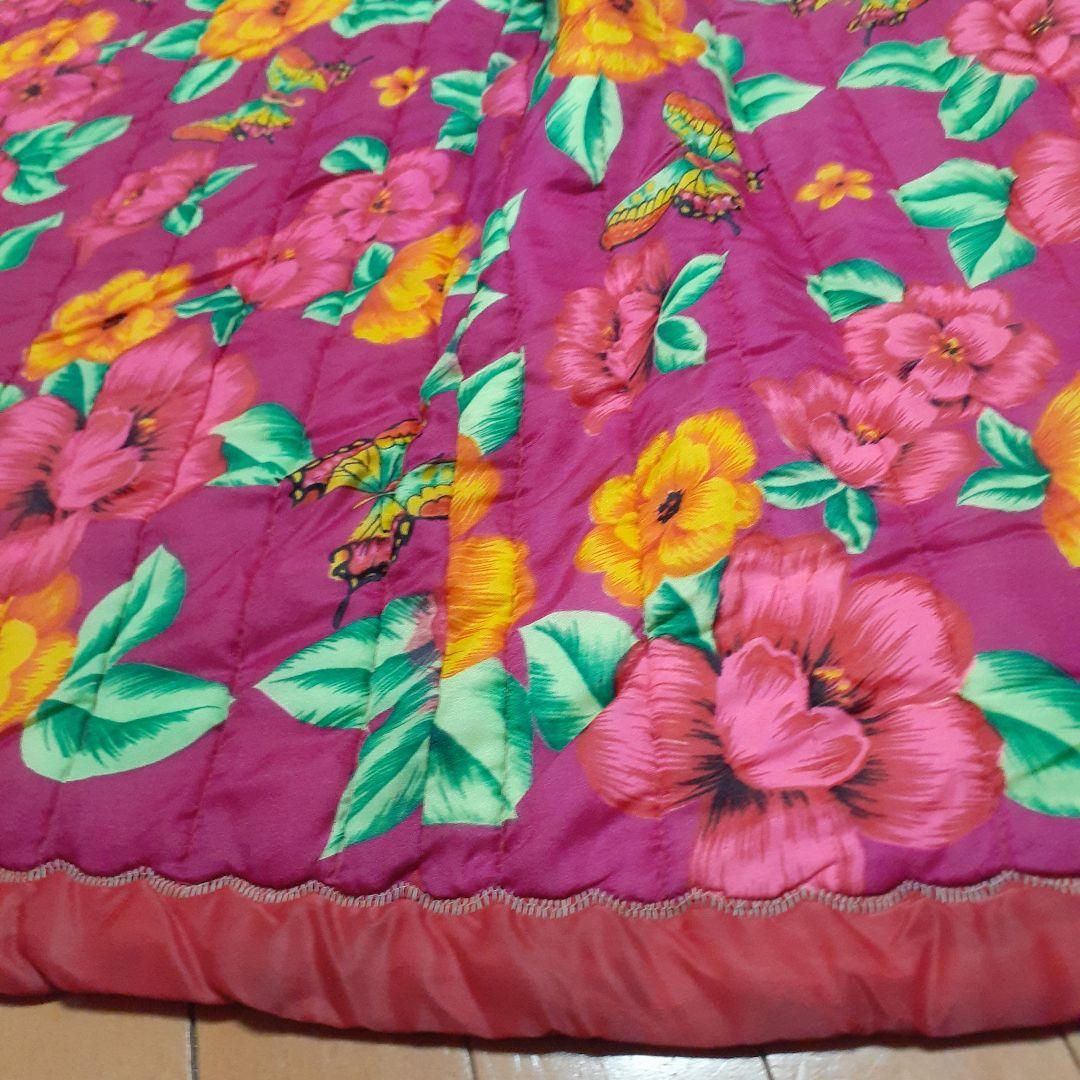 レア‼️ビンテージ　レトロポップ　花柄&蝶々　リバーシブル　こたつかけ　マット他