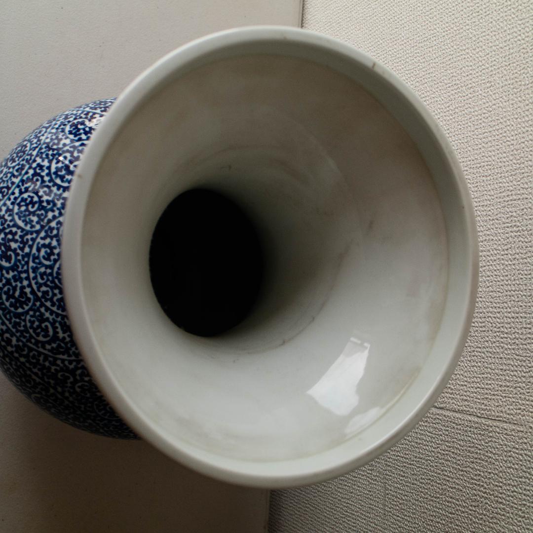 池田視行作 肥前有田 染付 蛸唐草文 双耳花瓶 高さ39.4cm