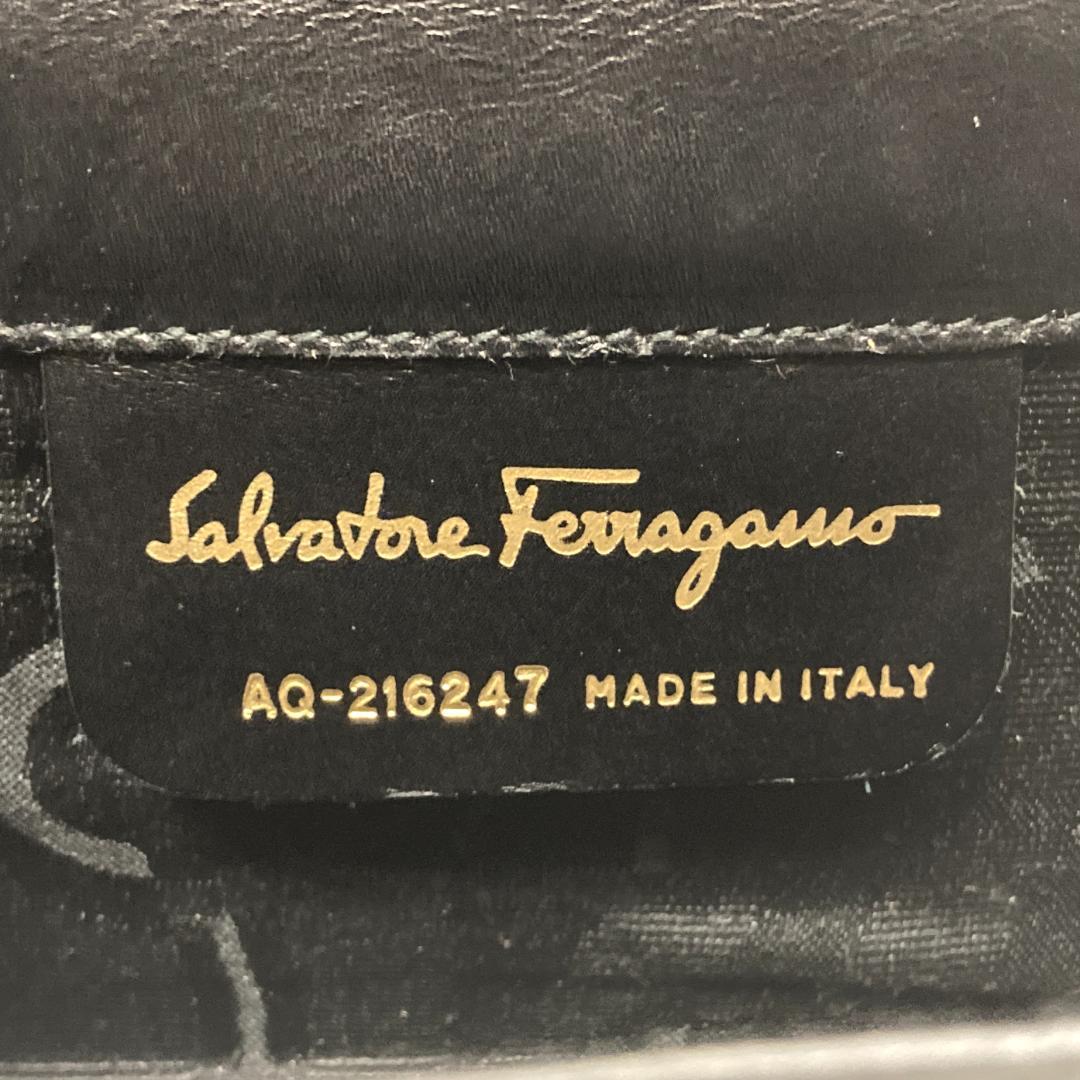 フェラガモ ヴァラリボン ミニショルダーバッグ ブラック ゴールド金具
