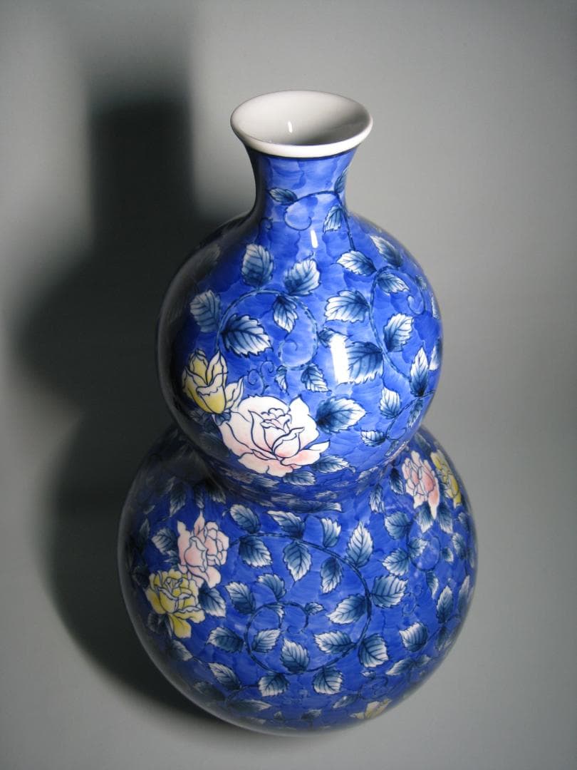 伊万里焼【色絵薔薇唐草文花瓶】森正洋（まさひろ作）高さ約46㎝