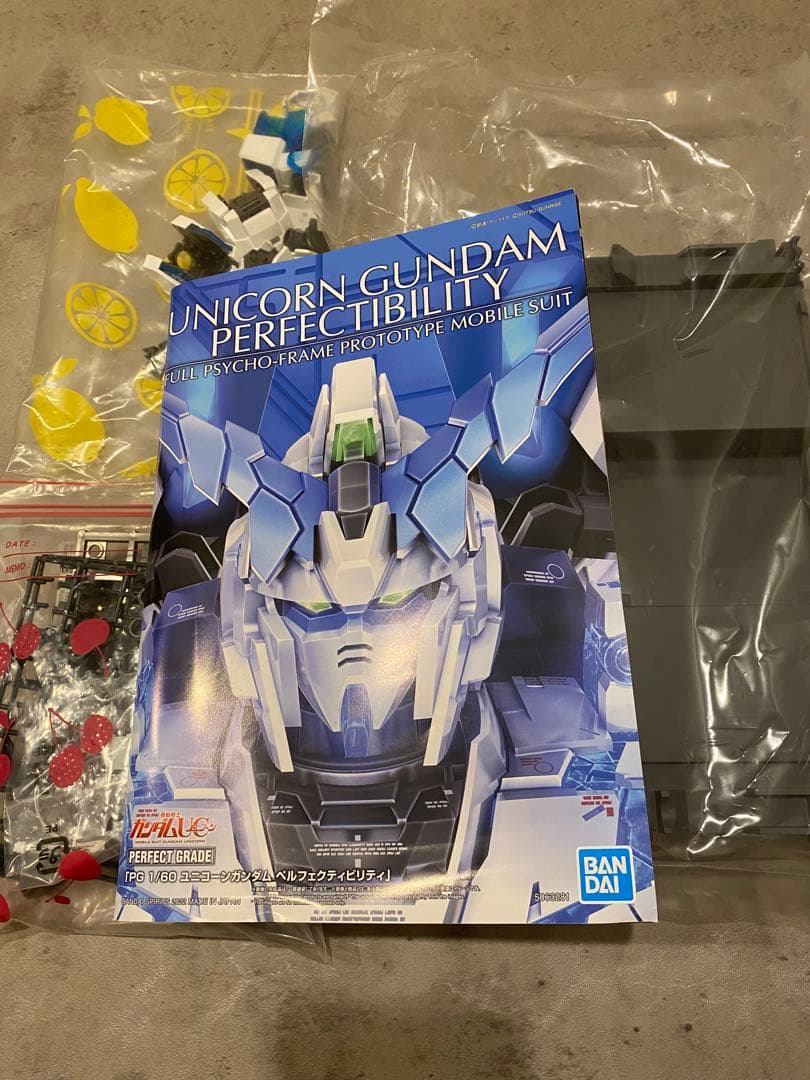 ユニコーンガンダムぺルフェクティビリティ　PG LEDユニット付き　未完成品