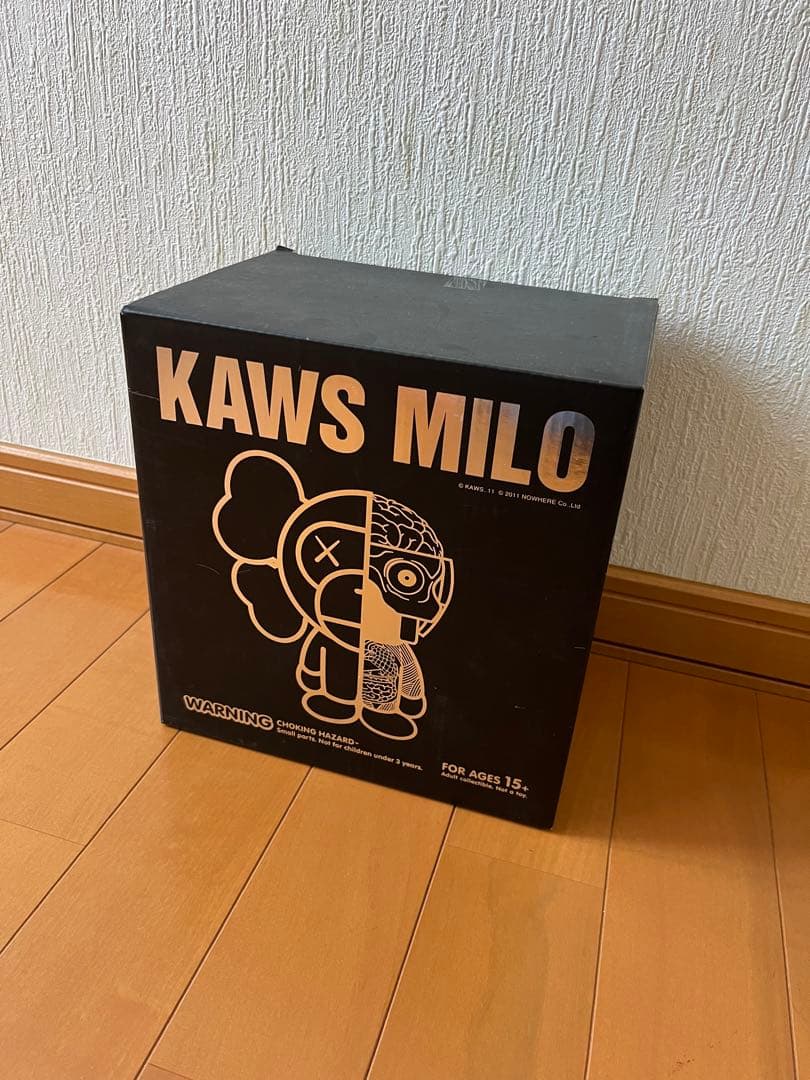 KAWS MILO フィギュア　APE オリジナルフェイク