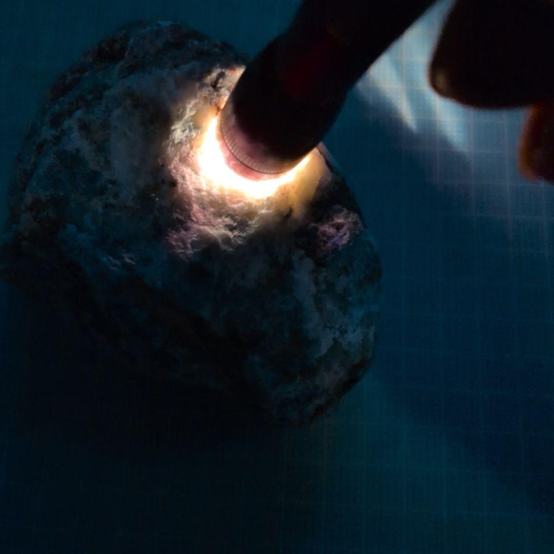 緑色と白色の石