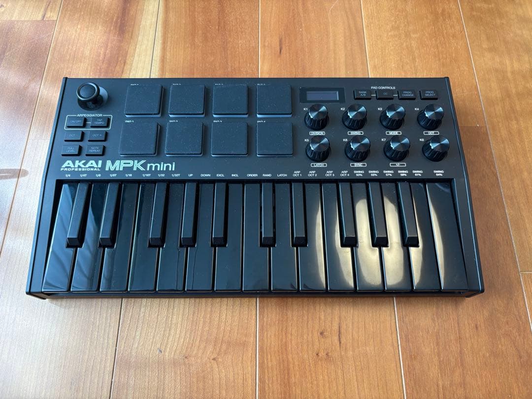 AKAI キーボードコントローラー 8パッド MPKMini ブラック