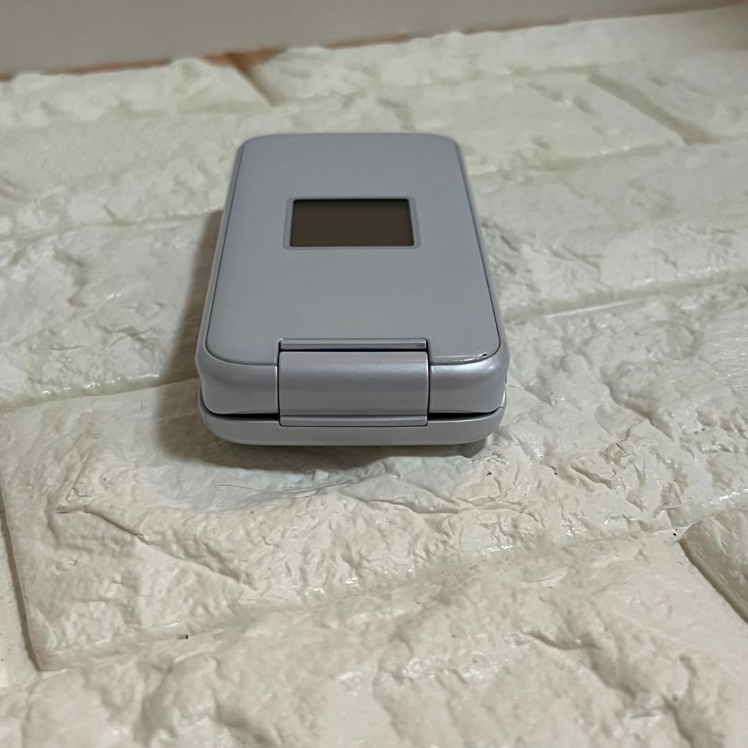 【極美品】NTTドコモ 富士通 らくらくホン F-01M ホワイト docomo