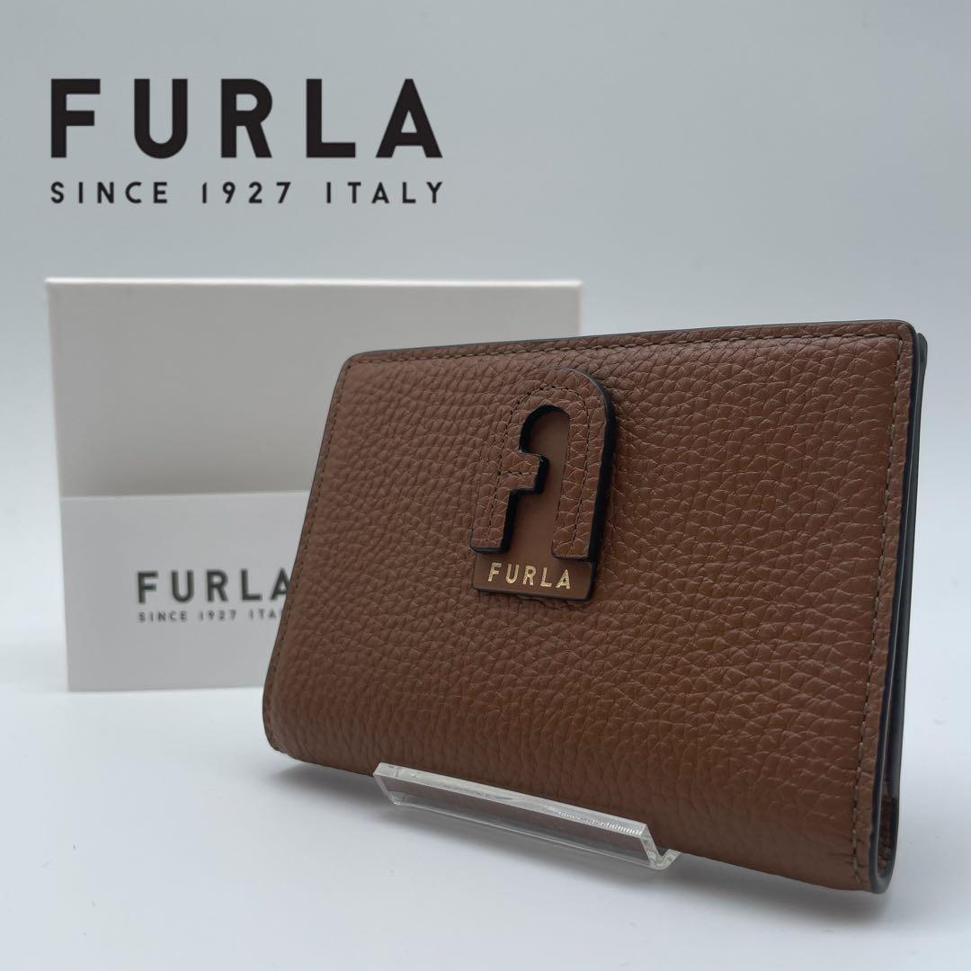 未使用　FURLA 二つ折り財布　ダフネ　アーチロゴ