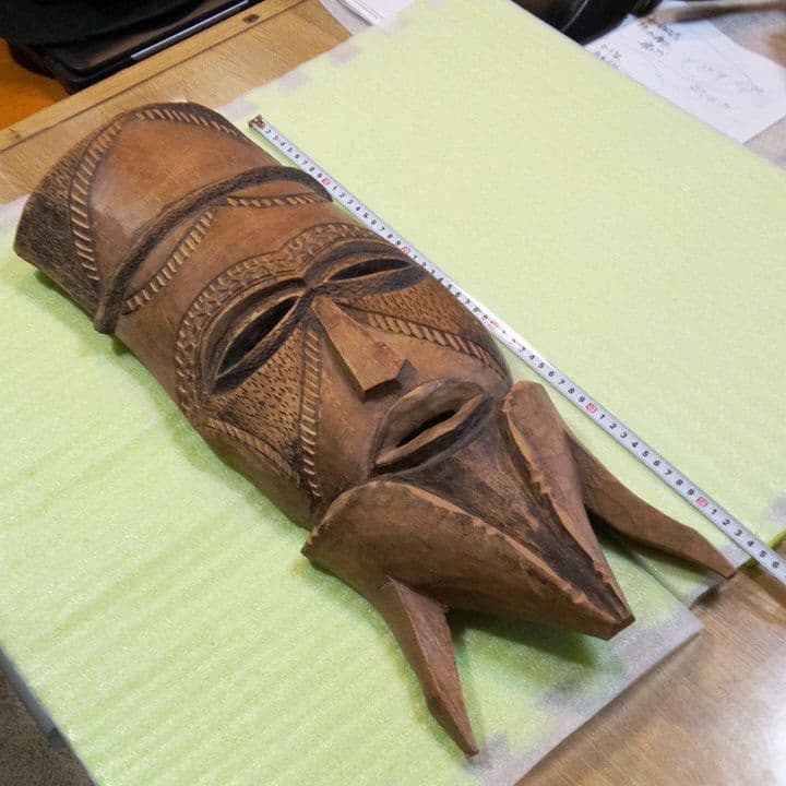 インドネシア製　壁掛け木彫　オブジェ　木製　木彫り　インテリア　魔除け　厄除け