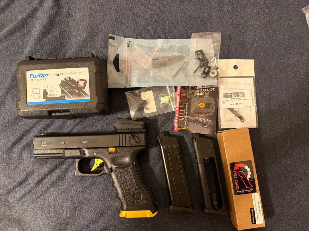 東京マルイグロックGlock 18C ゴールドカスタムco2仕様