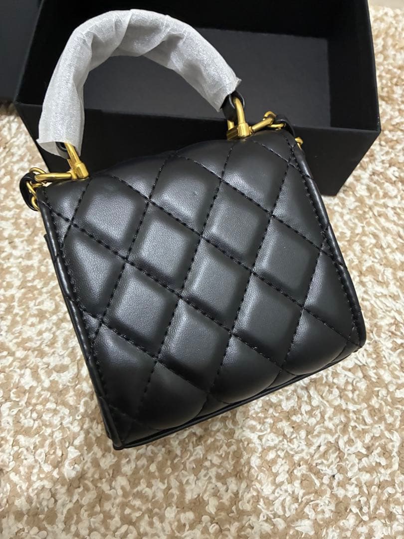 CHANELノベルティバックブラックキルティングチェーンショルダーミニバッグ