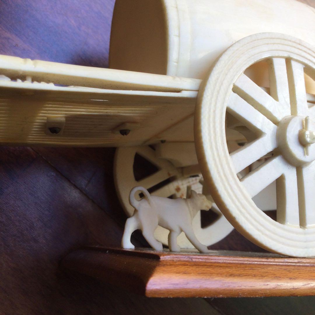 置物、牛車　天然素材 象牙調