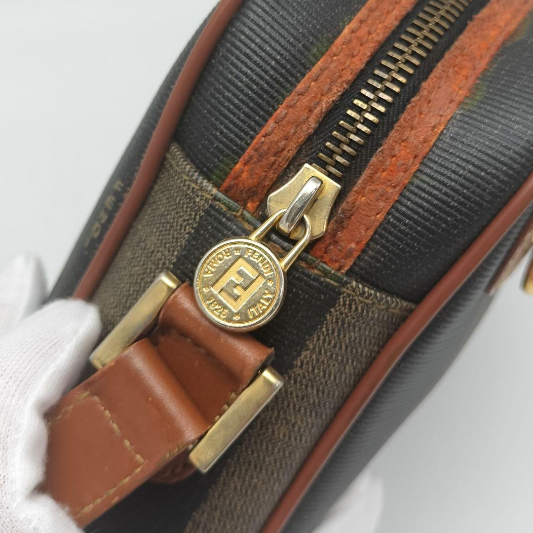 極美品✨フェンディ　ショルダーバッグ