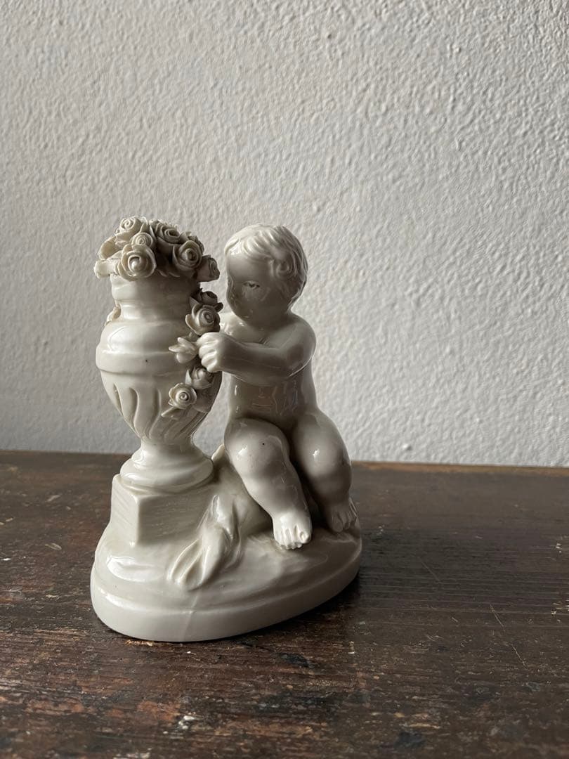 カポディモンテ　イタリアナポリ窯　エンジェル天使とバラの置物
