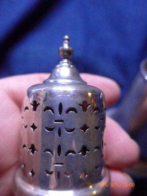 い*み様 未使用　英国の伝統工芸、大きな純銀の香辛料入れです。95g　ホールマー