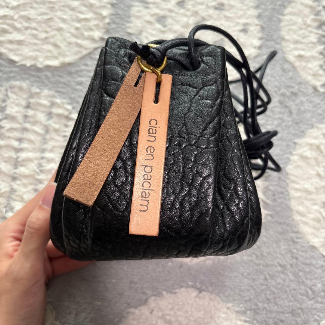 cain en padam ブラック　巾着バッグ