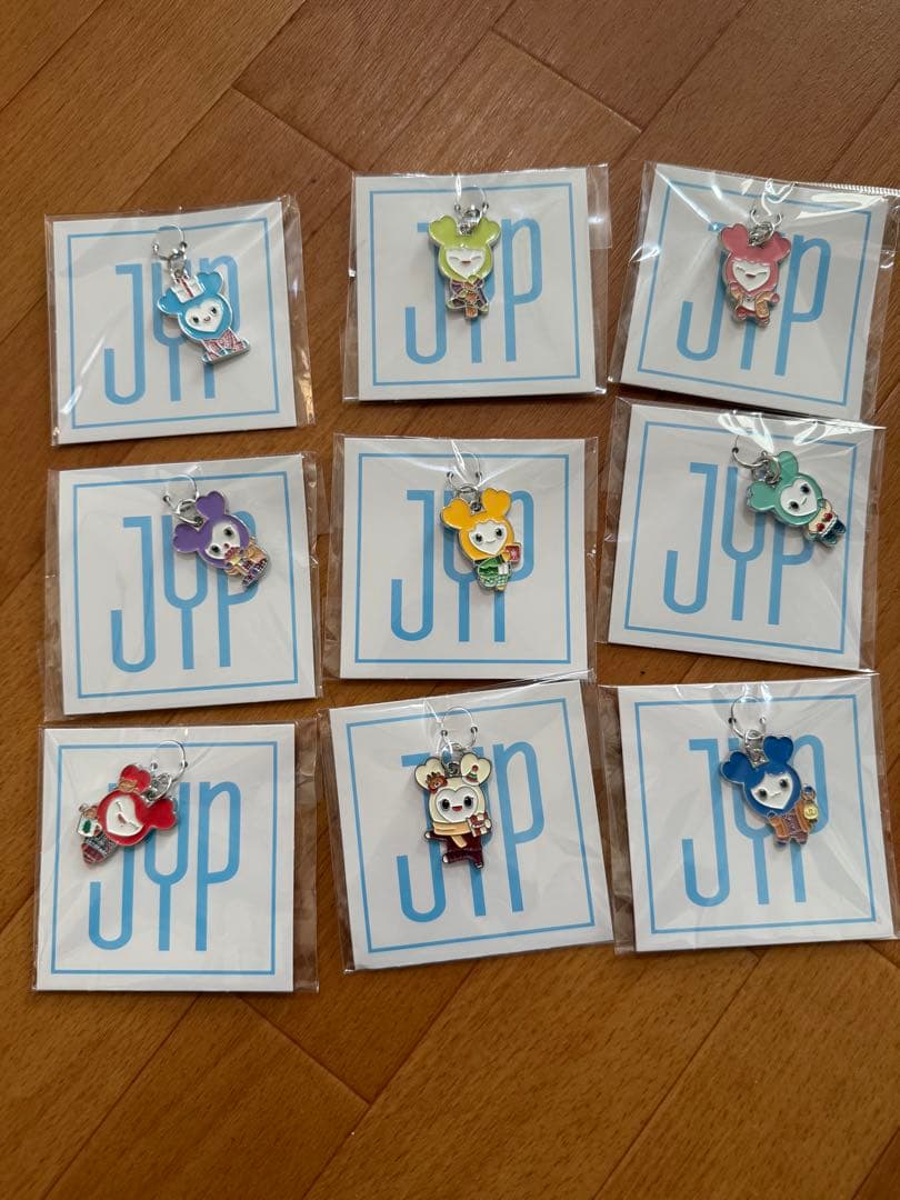 JYP ポップアップ　TWICE lovelysキーホルダー 9個セット