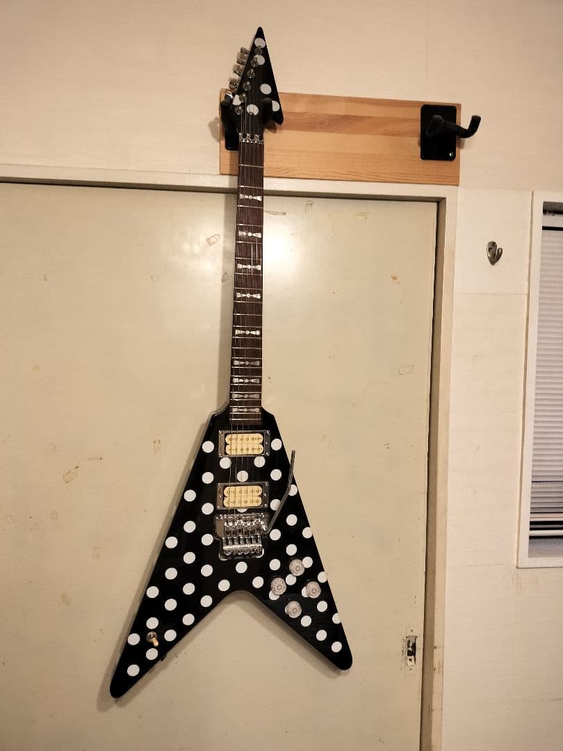 ワダッチ様ランディー・ローズ水玉フライングVレプリカ入手困難品