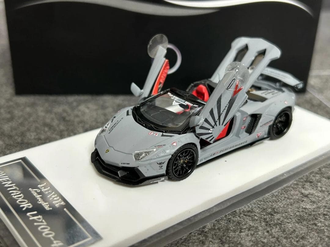 TPC 1/64 LBWK ランボルギーニ　アヴェンタドール　ロードスター