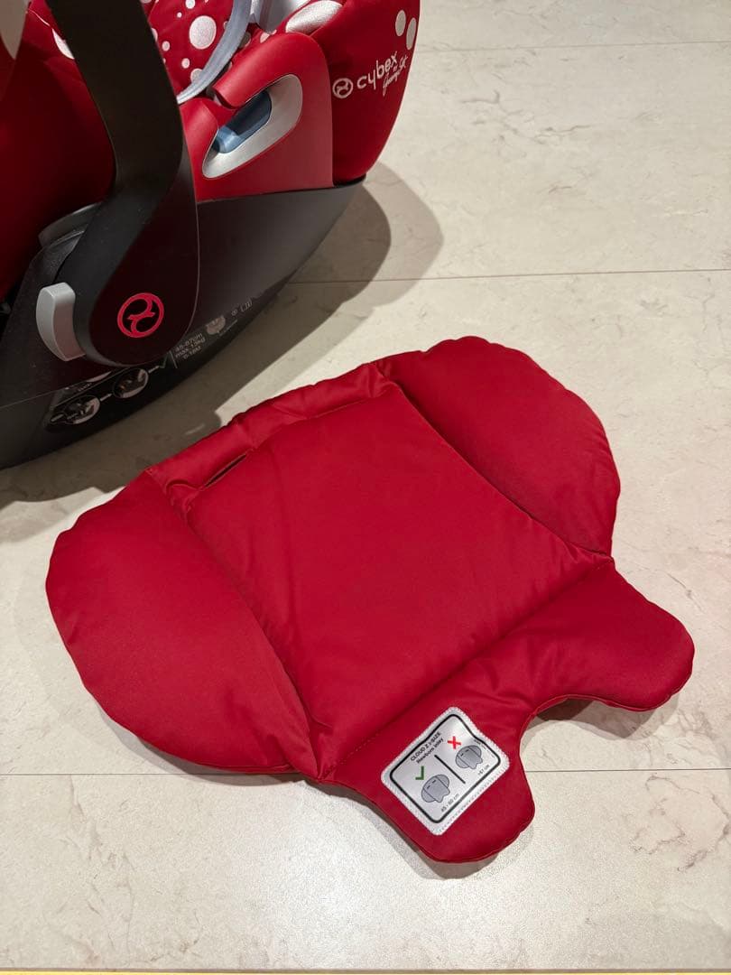 Cybex 赤いドット　チャイルドシート　クラウドZ i-size