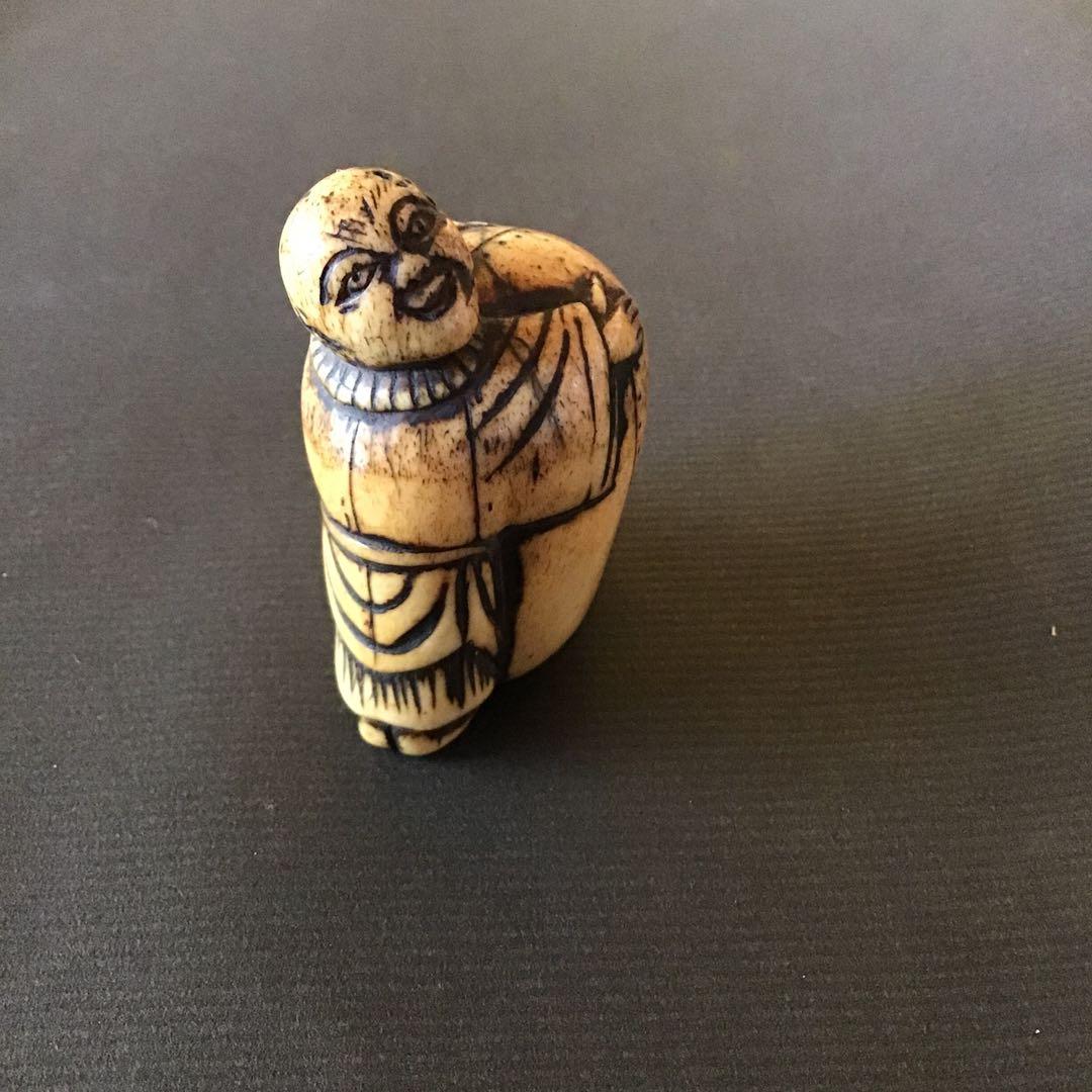 根付「米袋を抱く唐人」江戸時代保証　材質日本本州鹿角