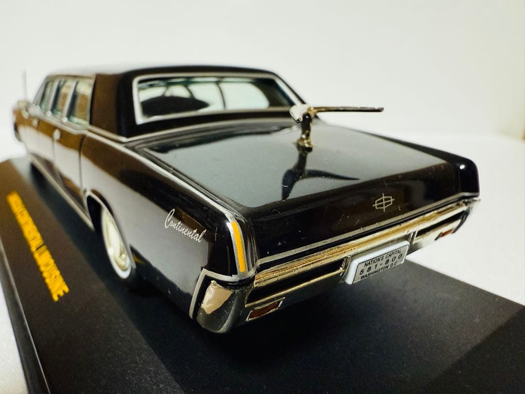 ixoイクソ/Lincolnリンカーン コンチネンタル Limoリモ 1/43
