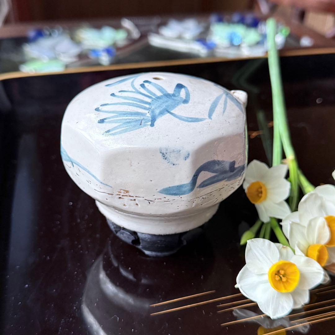 明日朝まで‼️大陸の息吹‼️書人の心　染付草花文時代染付水注　水滴一点