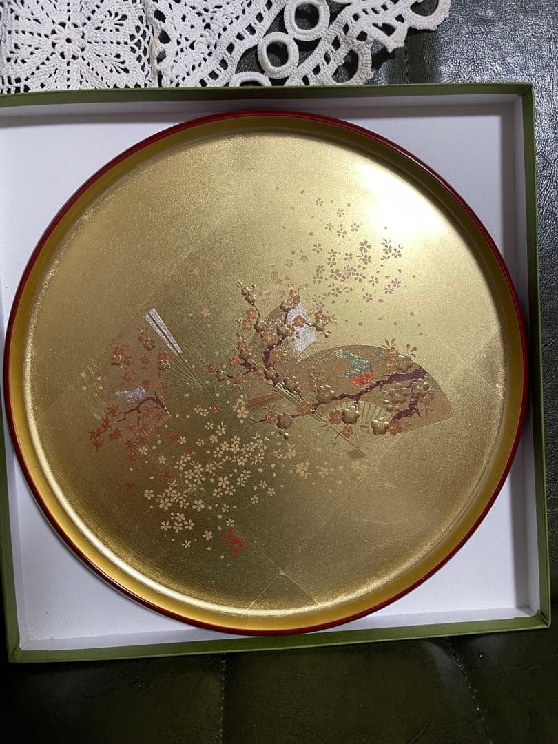 おぼん漆器 金箔のお盆 扇子と花の模様