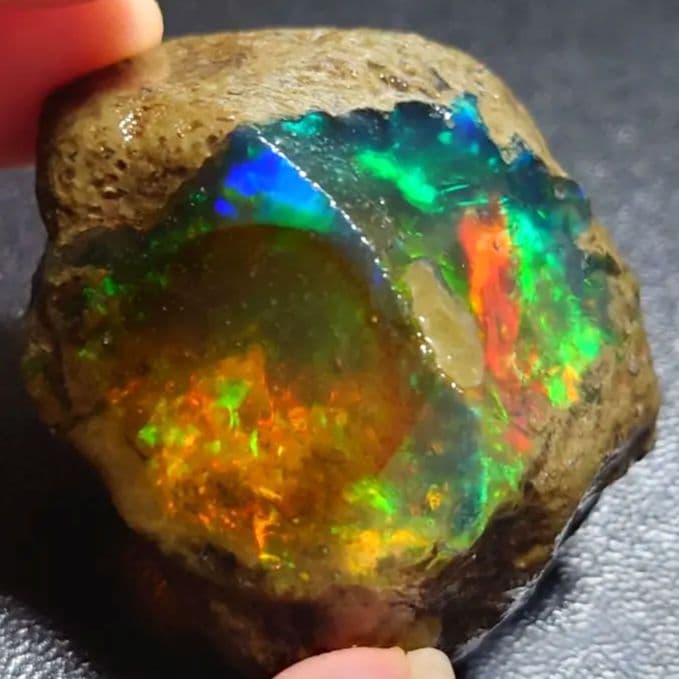 【105CT】特大　エチオピア　プレシャス　オパール 原石 鉱物　標本　ウェロ