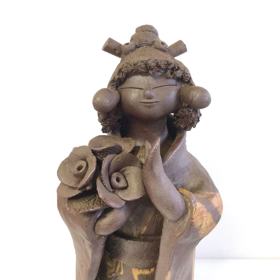 砥部焼 青芳人形『花を抱く少女』森元青芳作 珍品 M