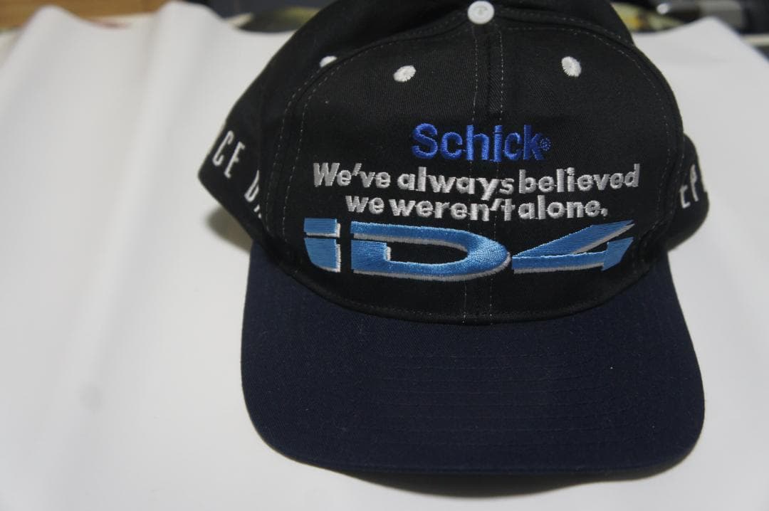 映画 ”インデペンデンスディ”のポスターと宣伝グッズのセットで新品・未使用です